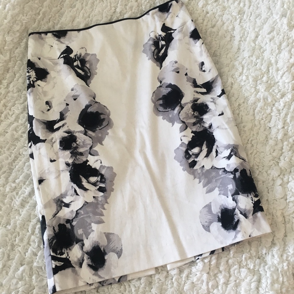 Le Chateau Floral Pencil Skirt